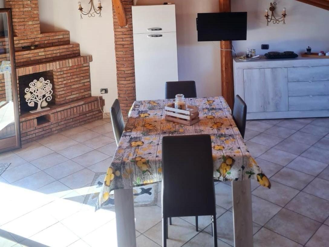 Casa Vacanza Lmt Aci Catena Exteriör bild
